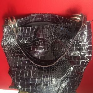 Purse Bucket Style spacious reinforced brackets